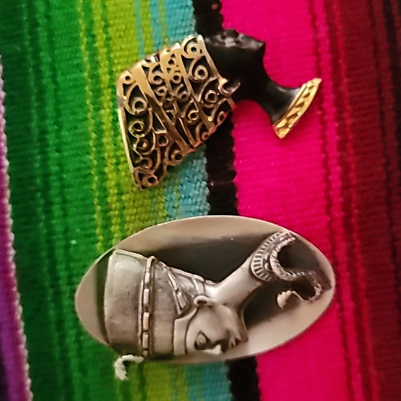 Vintage Nefertiti Egyptian Pharaoh Cameo Pin - Picture 1 of 5